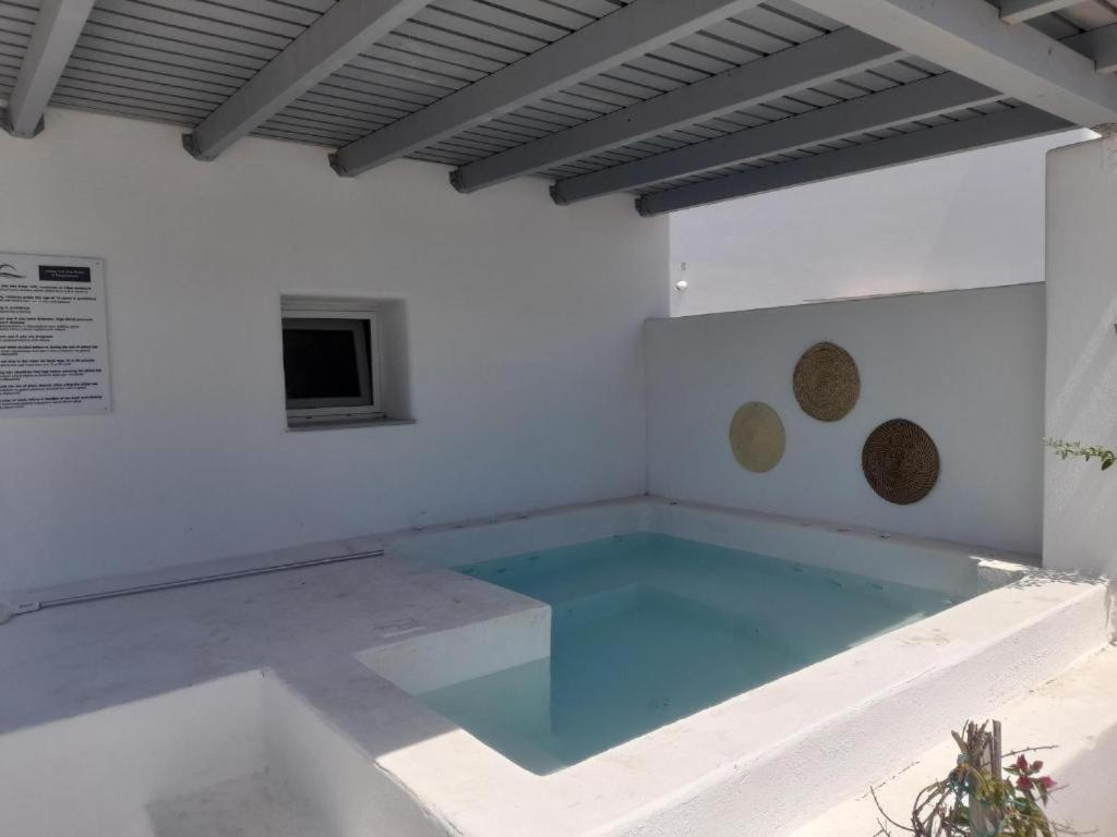 Sea Paradise Villas - Seaside & Private Jacuzzi Oia  Exterior photo