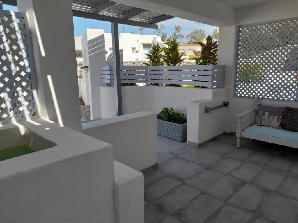 Sea Paradise Villas - Seaside & Private Jacuzzi Oia  Exterior photo