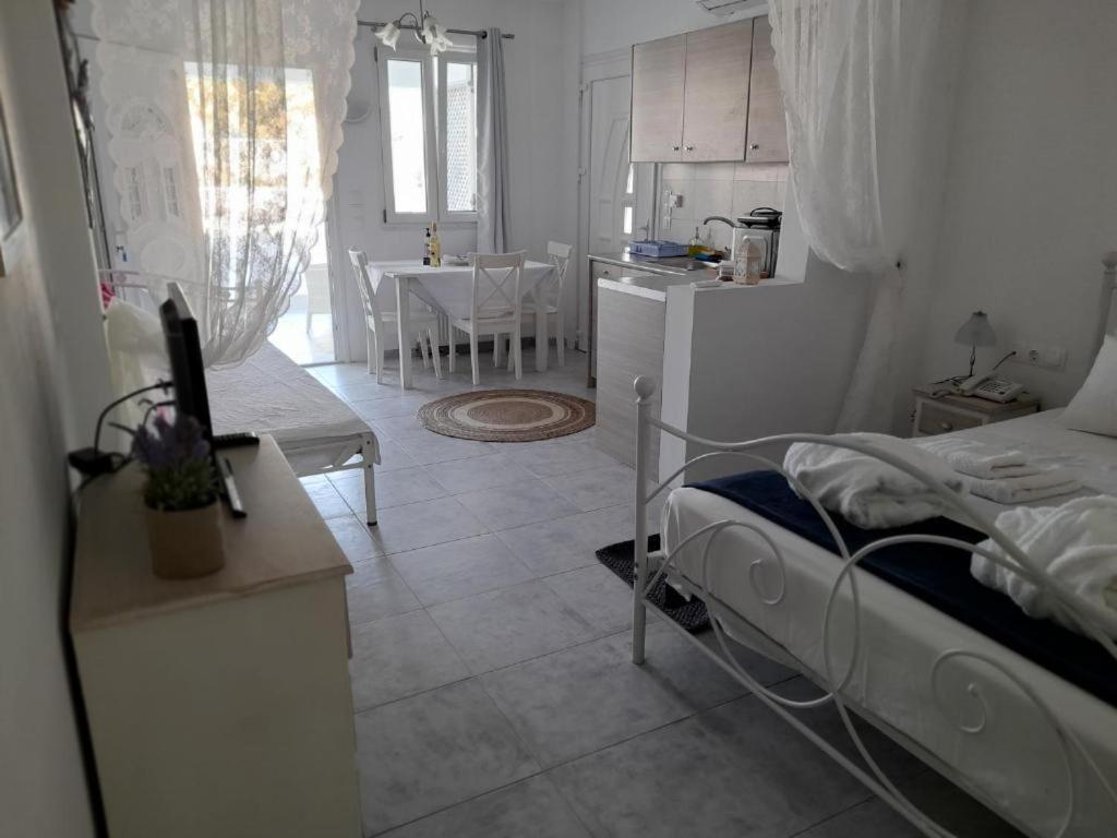 Sea Paradise Villas - Seaside & Private Jacuzzi Oia  Exterior photo