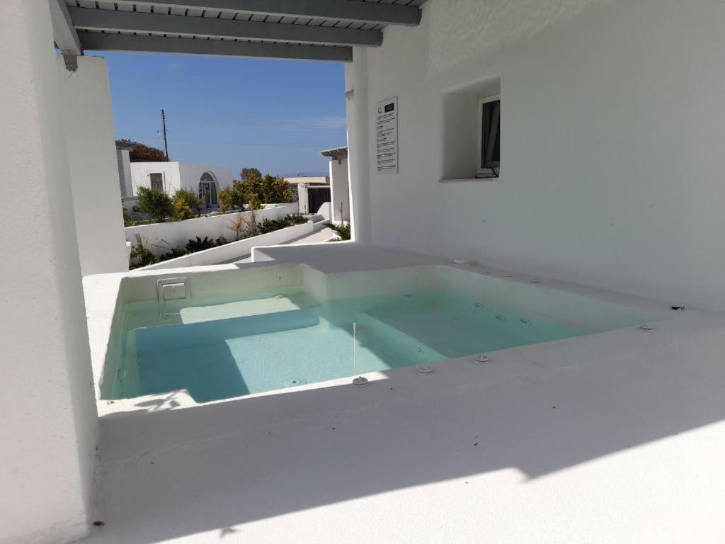 Sea Paradise Villas - Seaside & Private Jacuzzi Oia  Exterior photo